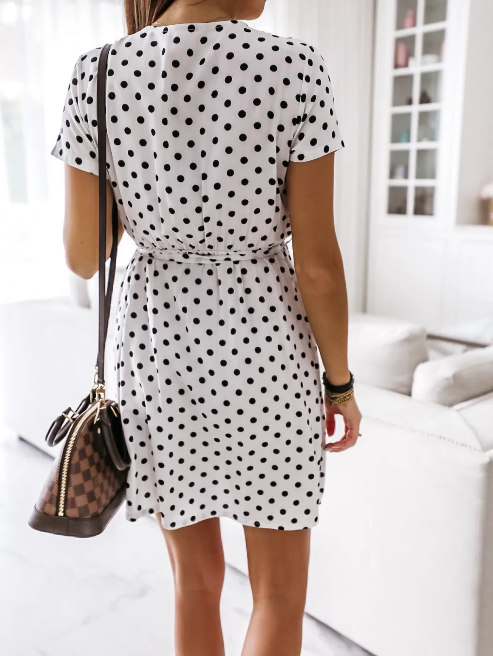 FNOCE Cross-border Foreign Trade Summer Women's wave Dot Ice Silk Big V-neck Short-sleeved Strappy Fashion Street Dress
FNOCE Cross-border Foreign Trade Summer Women's wave Dot Ice Silk Big V-neck Short-sleeved Strappy Fashion Street Dress
