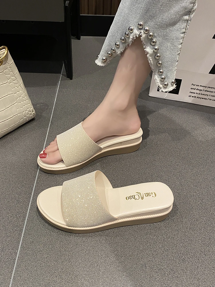 New Sequined Cloth Thick-Soled Slope With Non-Slip Wear-Resistant Ladies Casual Beach Shoes Summer Fashion Outer Wear.
New Sequined Cloth Thick-Soled Slope With Non-Slip Wear-Resistant Ladies Casual Beach Shoes Summer Fashion Outer Wear.