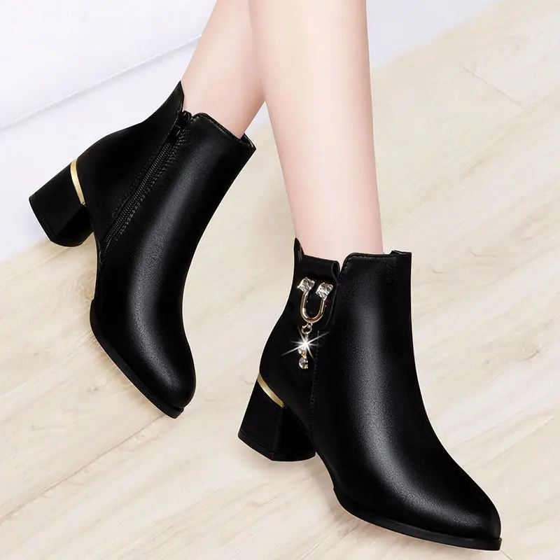 White Black Women Boots Comfy Square High Heel Ankle Boots Fashion Pointed Toe Zipper Boots Autumn Winter Ladies Shoes 2021 
White Black Women Boots Comfy Square High Heel Ankle Boots Fashion Pointed Toe Zipper Boots Autumn Winter Ladies Shoes 2021