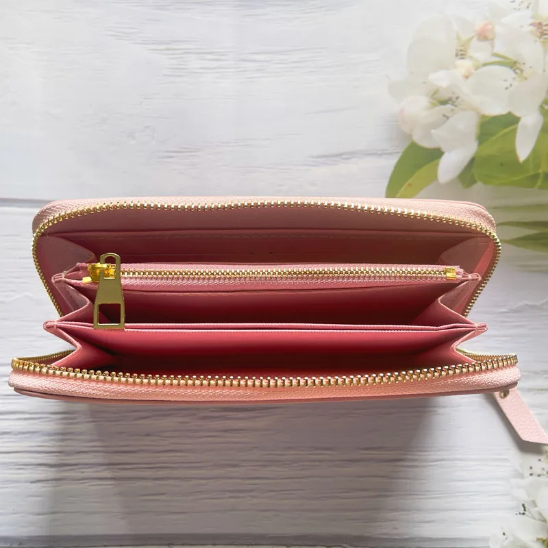 2021 New Luxury High Quality Women's Fashion Print Gradient Wallet Cute Coin Purse Credit Card Clip Wallet In Hand
2021 New Luxury High Quality Women's Fashion Print Gradient Wallet Cute Coin Purse Credit Card Clip Wallet In Hand