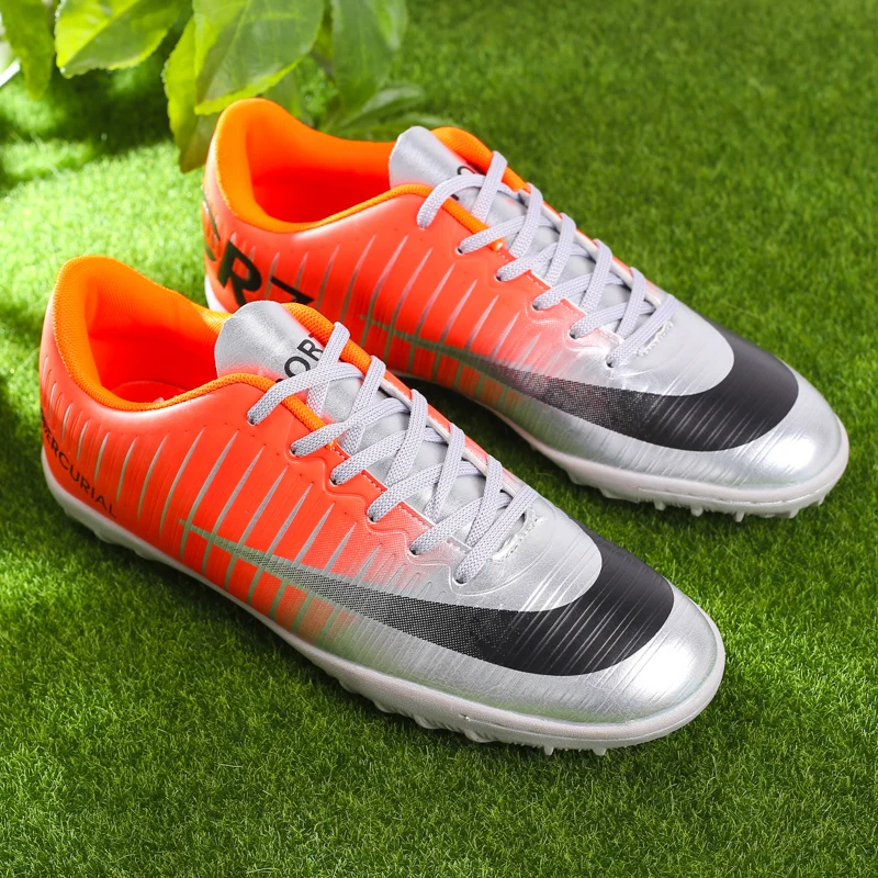 ZHJLUT Krasovki Turf Boys Soccer Shoes Superfly Kids Football Boots Men Breathable Soccer Cleats Antiskid Chaussure Football
ZHJLUT Krasovki Turf Boys Soccer Shoes Superfly Kids Football Boots Men Breathable Soccer Cleats Antiskid Chaussure Football