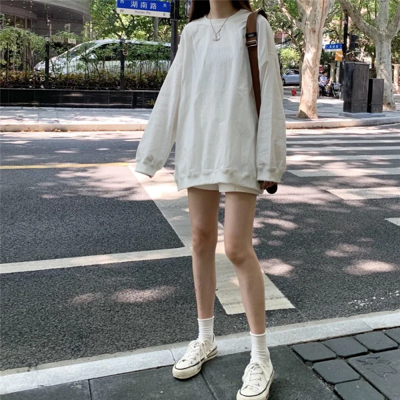 2020 new O Neck Long Sleeve T-shirt 2019 Autumn Winter Korean Casual Solid Color All-match 2 Color Women Top
2020 new O Neck Long Sleeve T-shirt 2019 Autumn Winter Korean Casual Solid Color All-match 2 Color Women Top