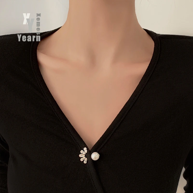 

Pearl Brooch High-Grade Women's Anti Slip Buckle Summer Design Sense Of Clothing Accessories Temperament Neckline Pin For Girls