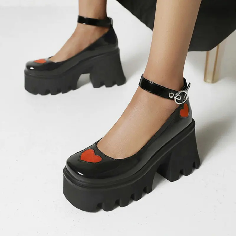 Sianie Tianie Punk Goth Patent PU Leather Square Toe Lolita Girls Shoes Heart Platform Chunky High Heels Women Mary Janes Pumps
Sianie Tianie Punk Goth Patent PU Leather Square Toe Lolita Girls Shoes Heart Platform Chunky High Heels Women Mary Janes Pumps