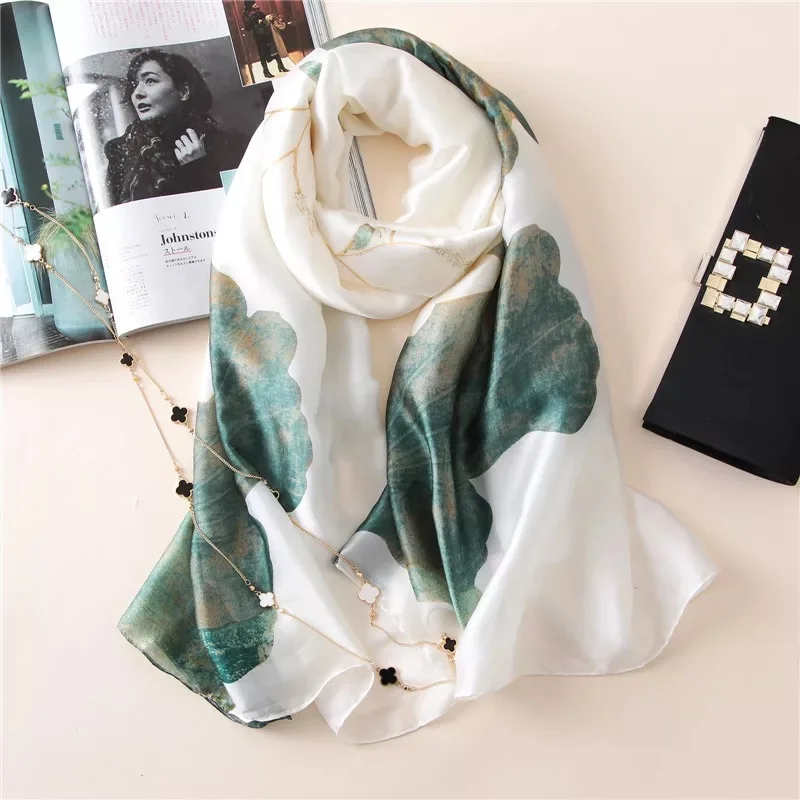 2021 popular 180X90CM Silk Scarf Female Foulard Echarpe Bandana Beach Hijab Summer New Big print Shawl wrap beach pareo muffler
2021 popular 180X90CM Silk Scarf Female Foulard Echarpe Bandana Beach Hijab Summer New Big print Shawl wrap beach pareo muffler
