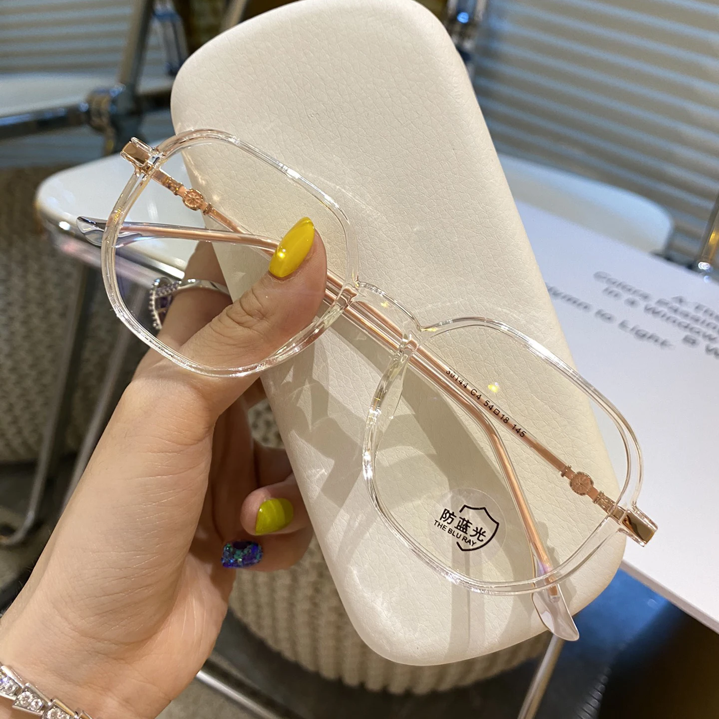 New Fashion Prescription Glasses Frame Ultra Light Retro Polygon Men's And Women's Same Popular Glasses 
New Fashion Prescription Glasses Frame Ultra Light Retro Polygon Men's And Women's Same Popular Glasses