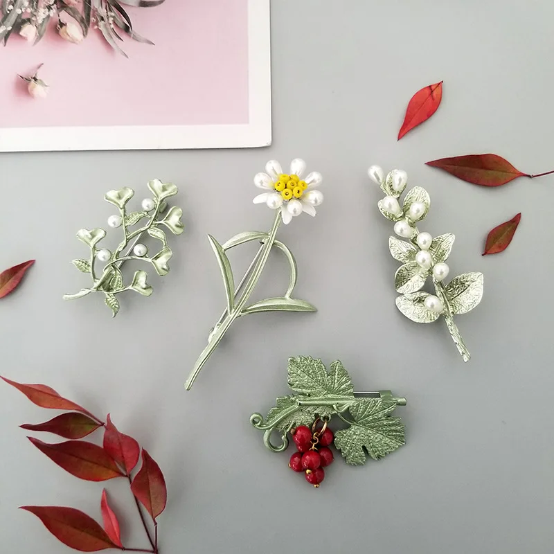 Pearl Plant Brooches for Women Fashion Grape Daisy Enamel Pin Backpacks Clothes Lapel Pin Metal Badge Jewelry Gift Wholesale
Pearl Plant Brooches for Women Fashion Grape Daisy Enamel Pin Backpacks Clothes Lapel Pin Metal Badge Jewelry Gift Wholesale