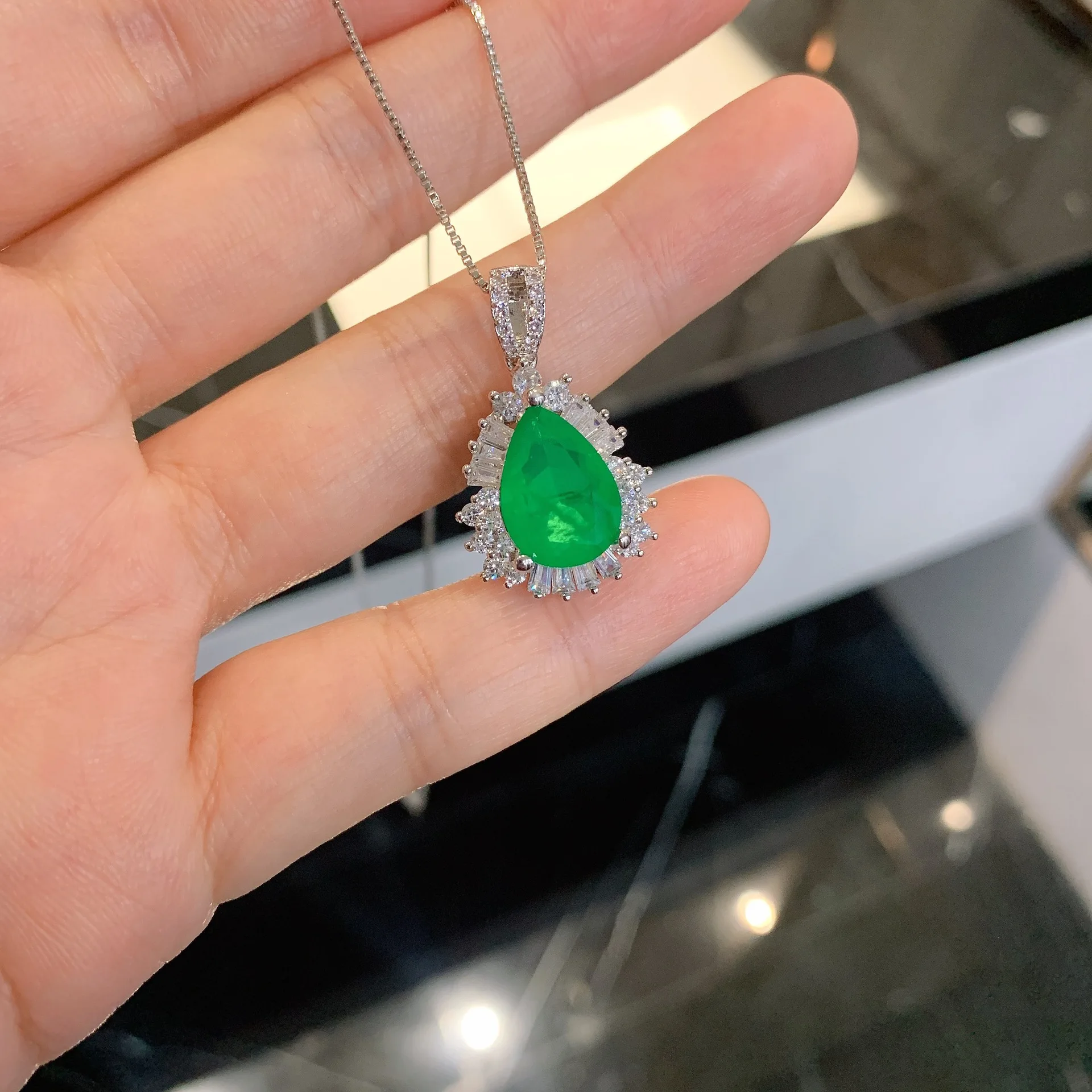 Shipei 925Sterling Silver Water Drop Emerald Greated Moissanite Diamonds Gemstone Earrings/Pendant/Necklace Wedding Jewelry Sets
Shipei 925Sterling Silver Water Drop Emerald Greated Moissanite Diamonds Gemstone Earrings/Pendant/Necklace Wedding Jewelry Sets