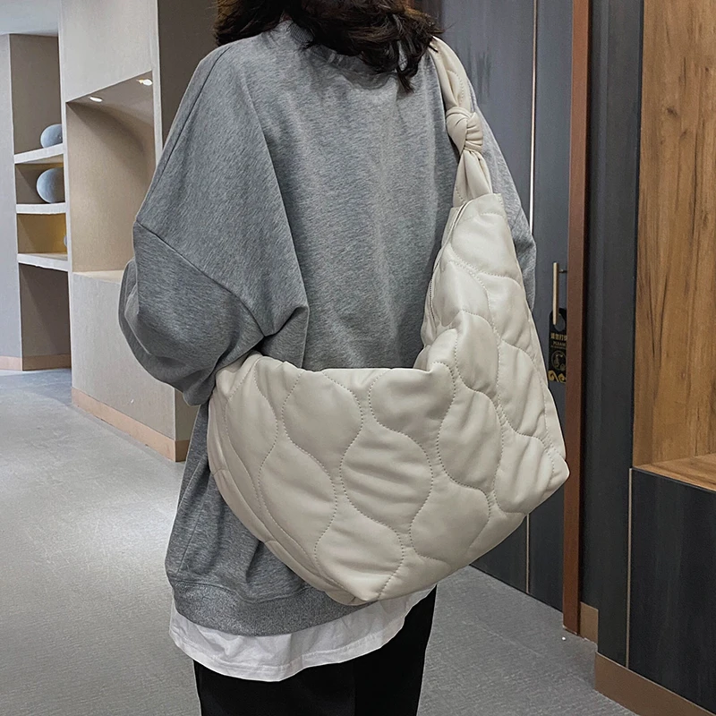 Autumn Winter Eiderdown Shoulder Crossbody Bags for Women Large Capacity Bag Zipper Fashion Female Cotton Design Travel Bags
Autumn Winter Eiderdown Shoulder Crossbody Bags for Women Large Capacity Bag Zipper Fashion Female Cotton Design Travel Bags