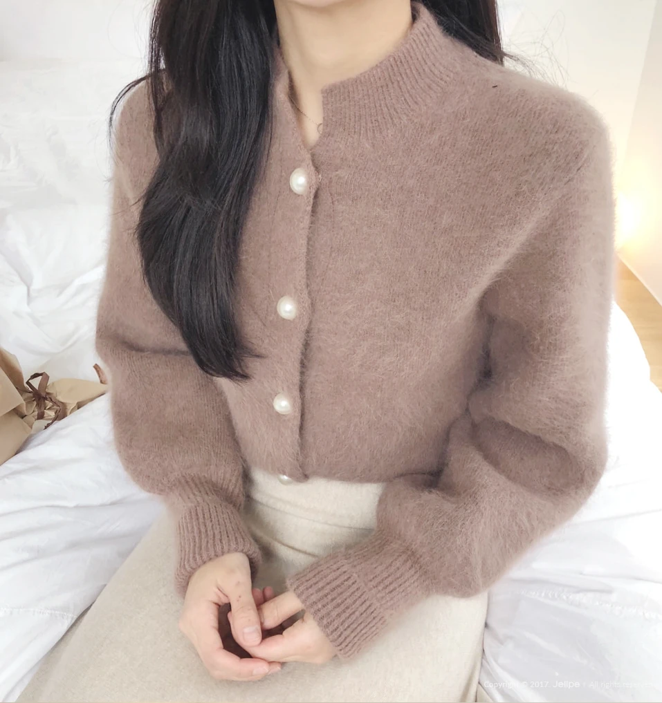 Korean New Autumn Winter Knitted Cardigan Elegant Women Pearl Single Breasted Solid Color Mink Cashmere Soft Sweater Coat
Korean New Autumn Winter Knitted Cardigan Elegant Women Pearl Single Breasted Solid Color Mink Cashmere Soft Sweater Coat