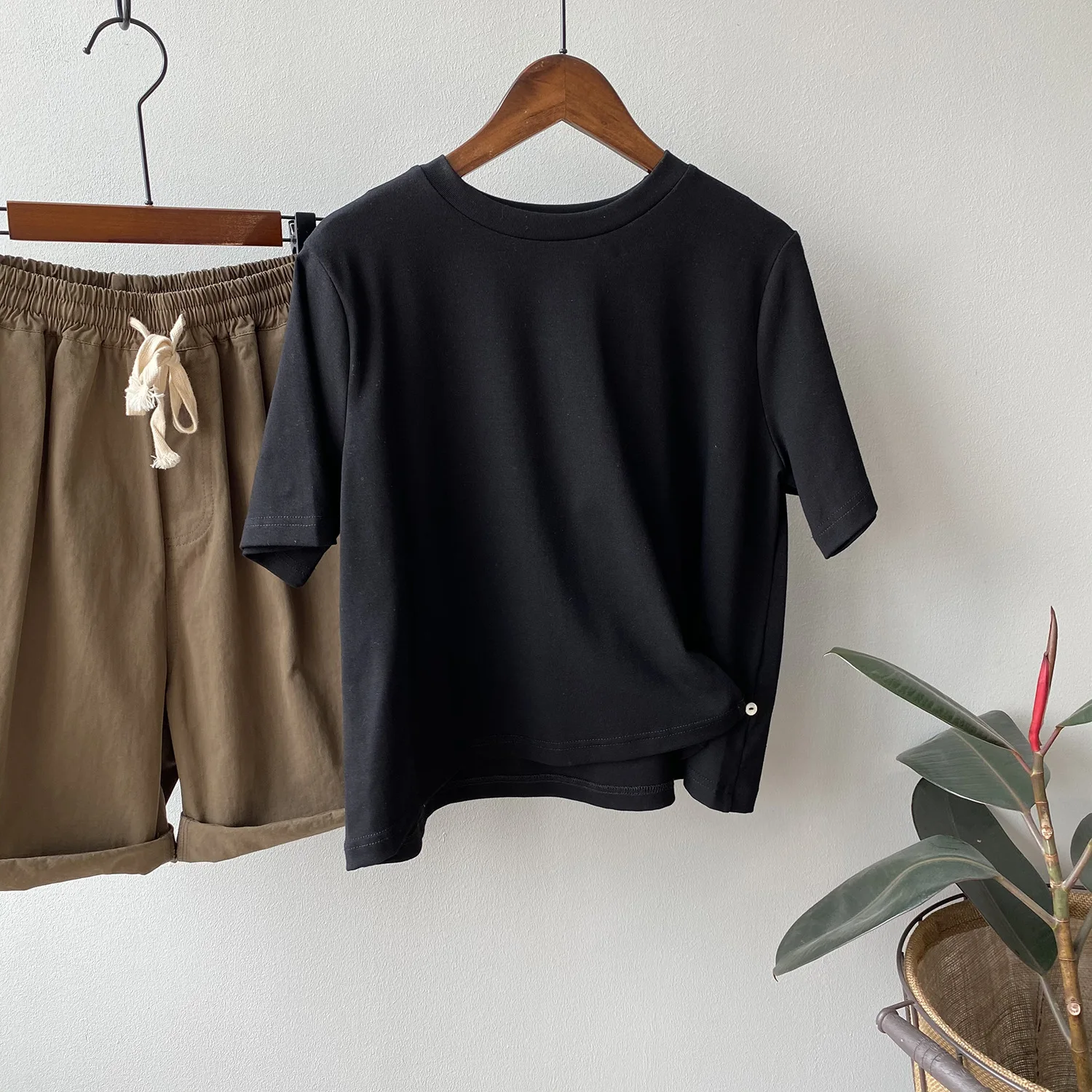 Double Round Neck Short Sleeve T-shirt for Women 2021 Summer New Korean Loose Irregular Bottom Solid Color Top 628
Double Round Neck Short Sleeve T-shirt for Women 2021 Summer New Korean Loose Irregular Bottom Solid Color Top 628