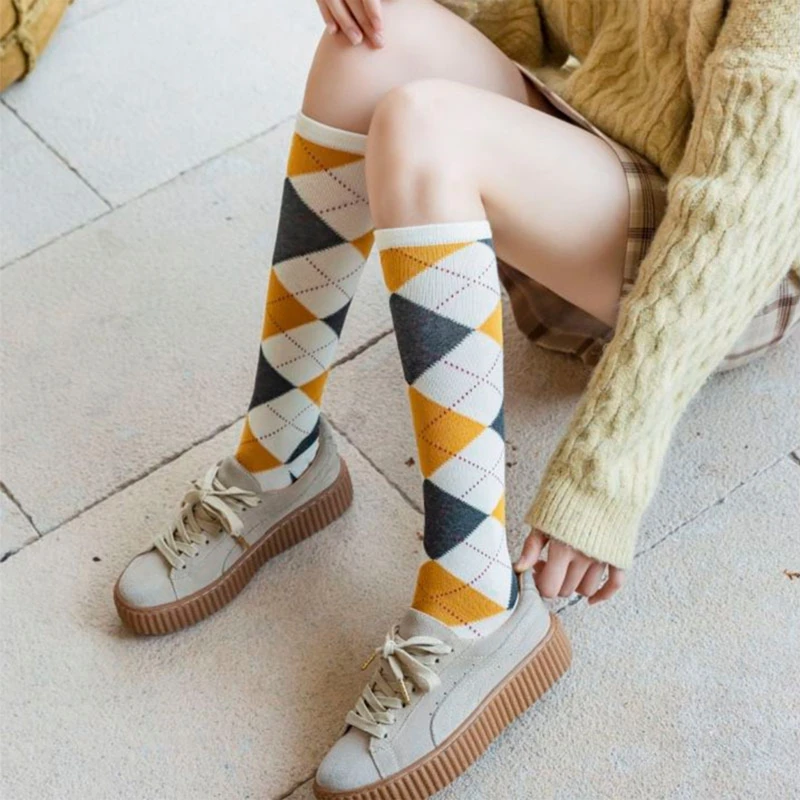 Japanese Preppy Style Women Knee High Socks College Vintage Multicolor Argyle Diamond Plaid Print Uniform Cotton Mid Tube T8NB
Japanese Preppy Style Women Knee High Socks College Vintage Multicolor Argyle Diamond Plaid Print Uniform Cotton Mid Tube T8NB