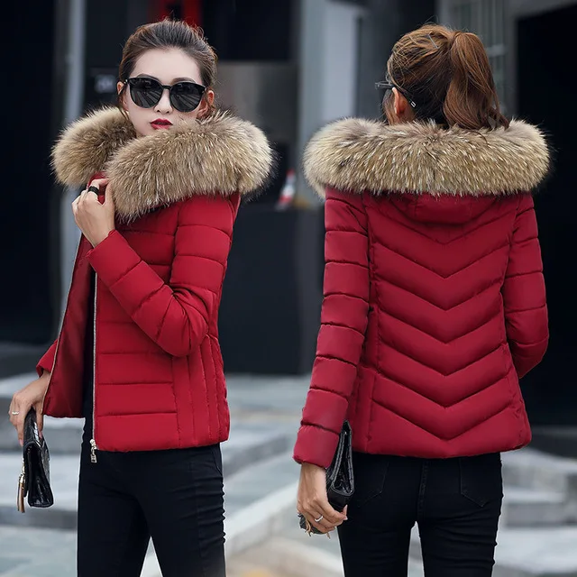 Фото Распродажа зимнее женское пальто с капюшоном меховым воротником - купить