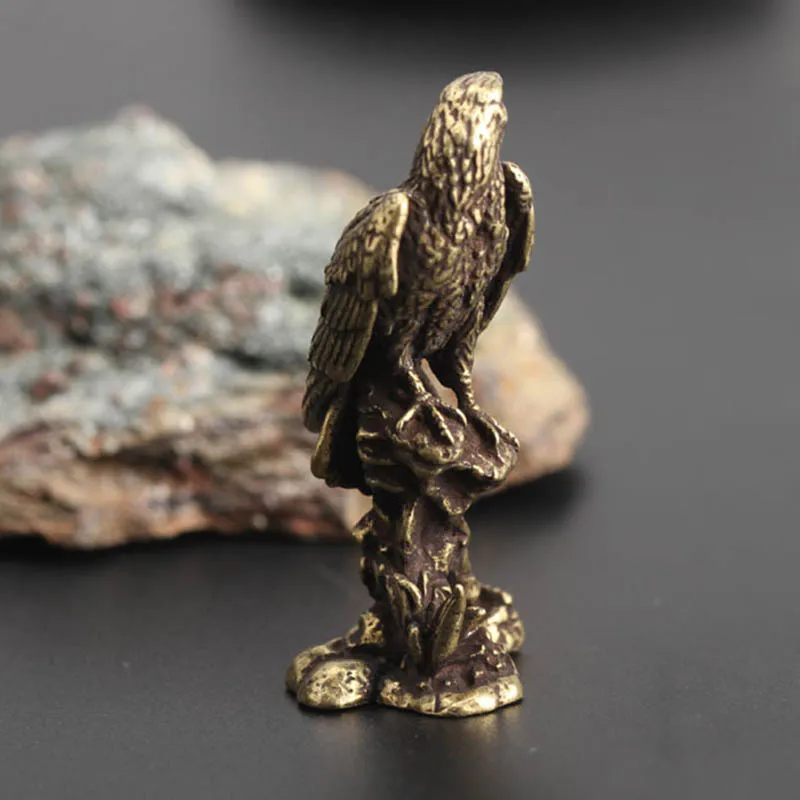 Home Garden Decoration Crafts Figurines Miniatures Handmade Eagle Ornament Vintage Copper Bird Home Office Desk Animal Bless 1pc
Home Garden Decoration Crafts Figurines Miniatures Handmade Eagle Ornament Vintage Copper Bird Home Office Desk Animal Bless 1pc