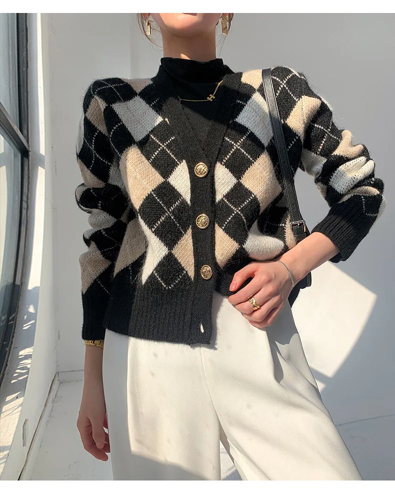 Женский трикотажный кардиган на пуговицах, повседневный черный кардиган с ромбовидным узором и длинным рукавом, Размеры S/ M/ L, для осени, 2021 
Женский трикотажный кардиган на пуговицах, повседневный черный кардиган с ромбовидным узором и длинным рукавом, Размеры S/ M/ L, для осени, 2021