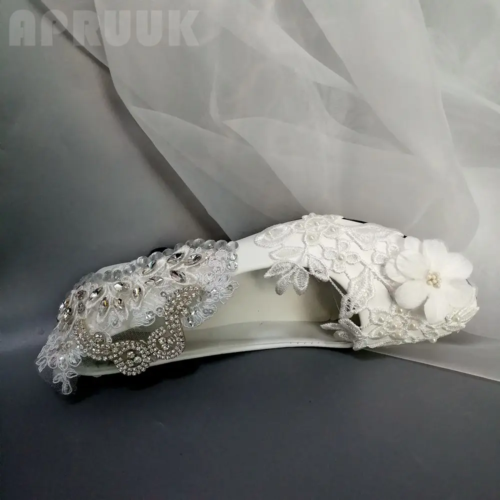 White lace crystal rhinestones bridal wedding shoes bride handmade luxury design elegant ladies bride party lace flower pumps
White lace crystal rhinestones bridal wedding shoes bride handmade luxury design elegant ladies bride party lace flower pumps