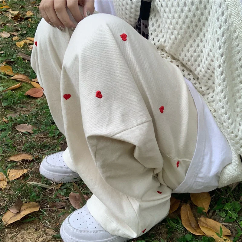 Women's Jeans Streetwear Casual Heart Shaped Embroidery Elastic Waist Vintage Baggy Straight Denim Trouser Mom Wide Leg Pants
Women's Jeans Streetwear Casual Heart Shaped Embroidery Elastic Waist Vintage Baggy Straight Denim Trouser Mom Wide Leg Pants