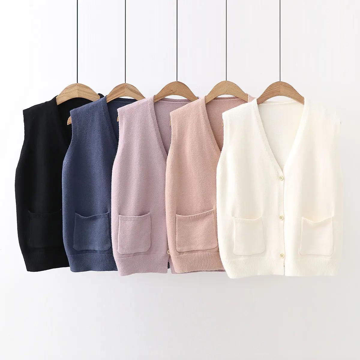 Knitted Vest Women's Spring Autumn Short Korean Version Loose V-neck Pocket Sleeveless Sweater Vest Vest Cardigan Women Coat
Knitted Vest Women's Spring Autumn Short Korean Version Loose V-neck Pocket Sleeveless Sweater Vest Vest Cardigan Women Coat
