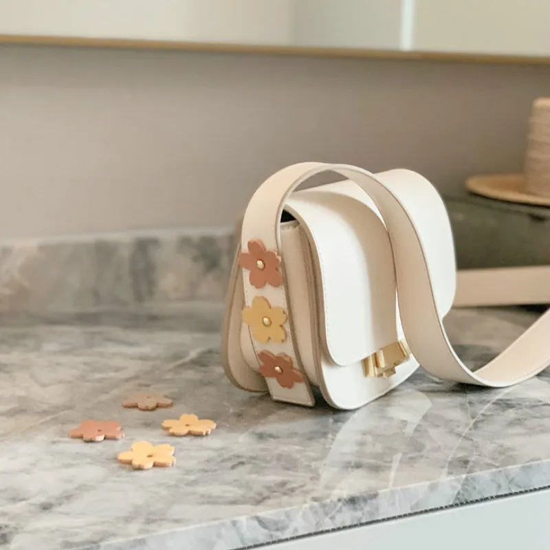 women bag PU Flap Korean ladylike Appliques Lady Solid Hasp flower shoulder bag purses and handbags small fresh
women bag PU Flap Korean ladylike Appliques Lady Solid Hasp flower shoulder bag purses and handbags small fresh