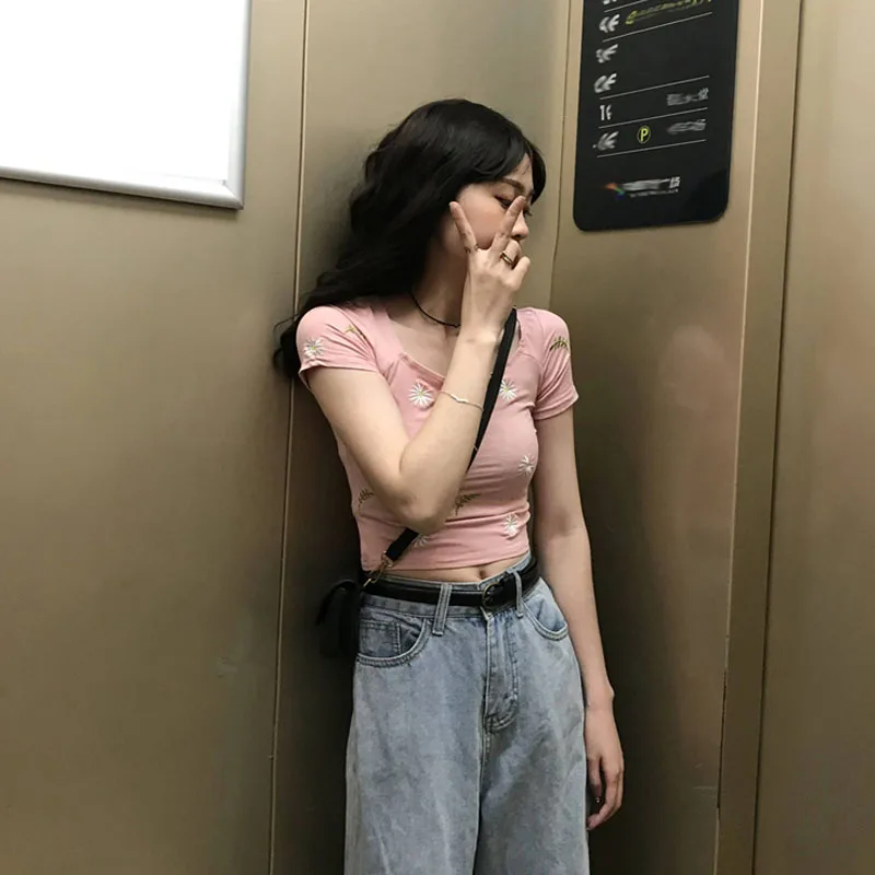 Women Tee Sexy Square Neck Short Sleeve T-Shirt Women Casual Korean Slim Crop Tops Street Style T-shirts 2021 Hot Summer
Women Tee Sexy Square Neck Short Sleeve T-Shirt Women Casual Korean Slim Crop Tops Street Style T-shirts 2021 Hot Summer