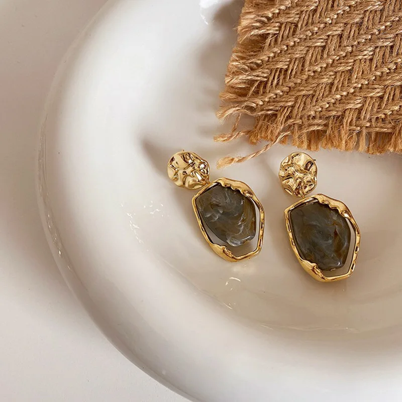 Korean Vintage Irregular Metal Acrylic Drop Earrings for Women Elegant Geometric Earring Brincos Bijoux Fashion Oorbellen
Korean Vintage Irregular Metal Acrylic Drop Earrings for Women Elegant Geometric Earring Brincos Bijoux Fashion Oorbellen
