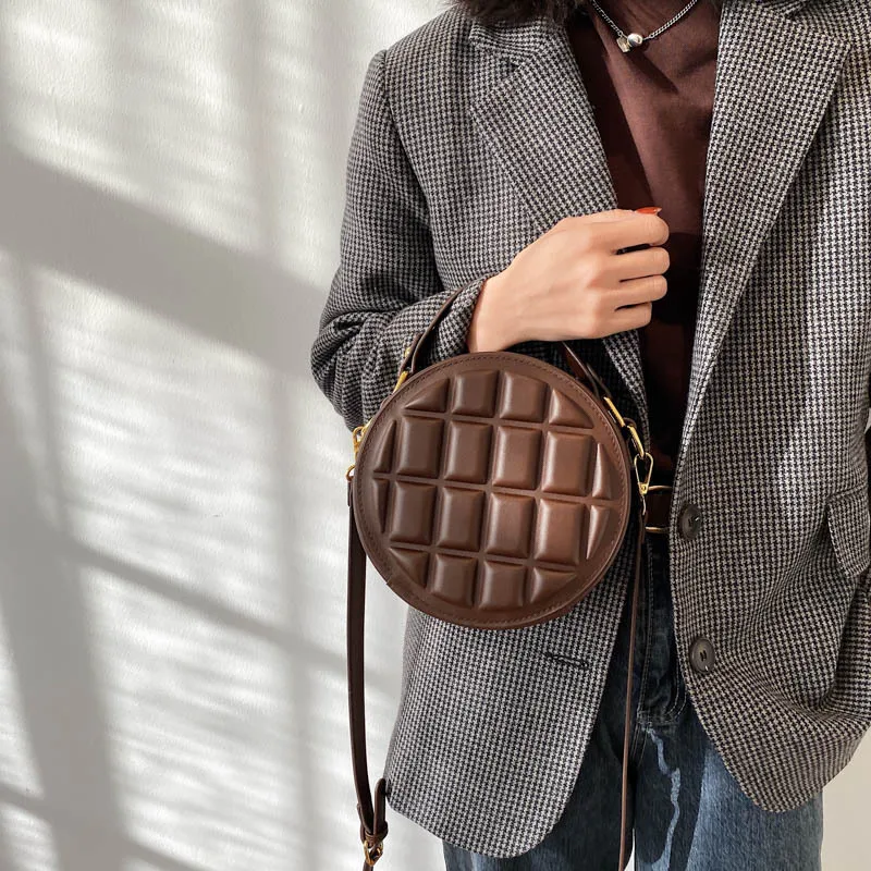 Chocolate Round shoulder tote bag luxury designer handbag clucth purses brown crossbody bags for women messenger evening bag
Chocolate Round shoulder tote bag luxury designer handbag clucth purses brown crossbody bags for women messenger evening bag