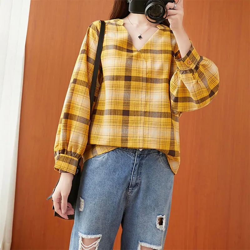 

2020 Autumn New Arts Style Women Long Sleeve V-neck Loose Shirts All-matched Casual Cotton Linen Plaid Blouses Plus Size M529