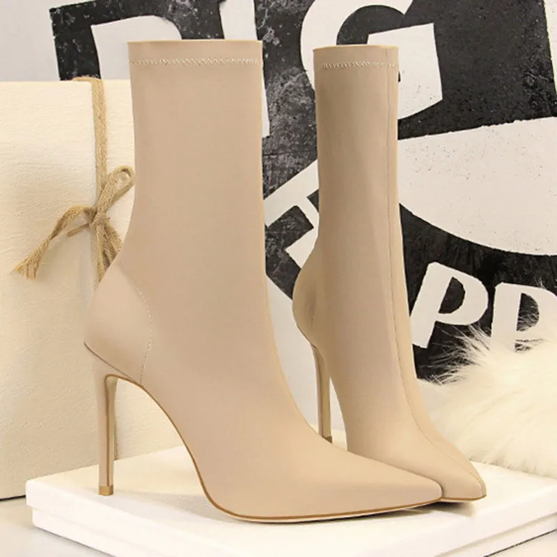 Женские ботильоны на тонком каблуке 10 см, демисезонные ботинки на высоком каблуке, A3201, 2021
Женские ботильоны на тонком каблуке 10 см, демисезонные ботинки на высоком каблуке, A3201, 2021