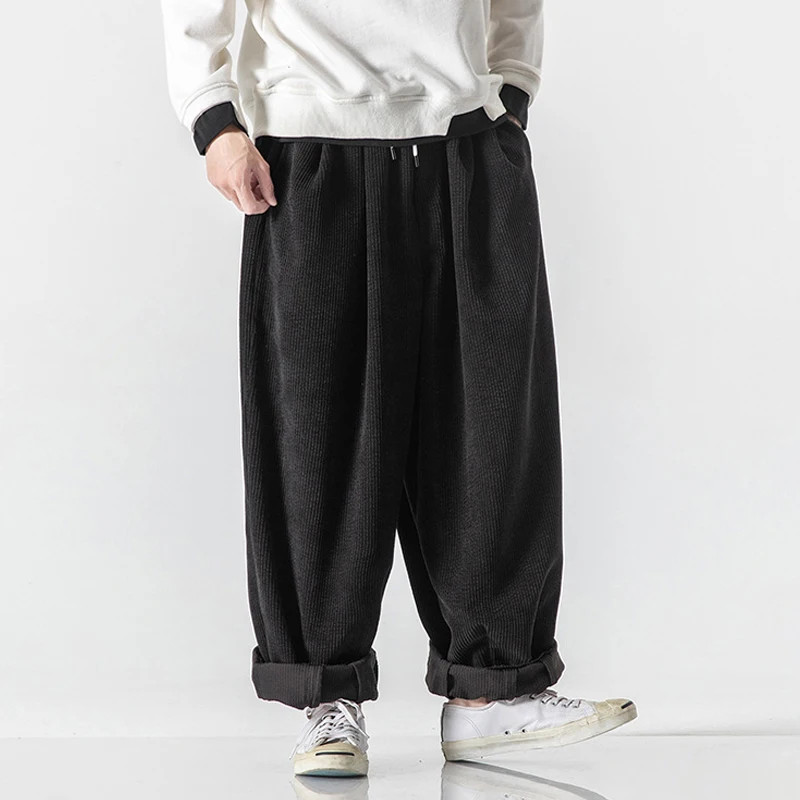 2021 Autumn Winter Casual Corduroy Pants Men Vintage Loose Lantern Pants New Fashion Simple Solid Trousers For Mens Streetwear
2021 Autumn Winter Casual Corduroy Pants Men Vintage Loose Lantern Pants New Fashion Simple Solid Trousers For Mens Streetwear