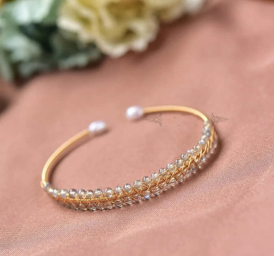 Natural Grey Moonlight Bracelet 14K Gold Blue Moonlight Open Labradorite Bracelet
Natural Grey Moonlight Bracelet 14K Gold Blue Moonlight Open Labradorite Bracelet