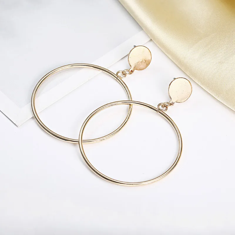 Women Retro Big Circle Geometric Hollow Round Alloy Earrings for Female 2021 Trend Fashion Jewelry
Women Retro Big Circle Geometric Hollow Round Alloy Earrings for Female 2021 Trend Fashion Jewelry