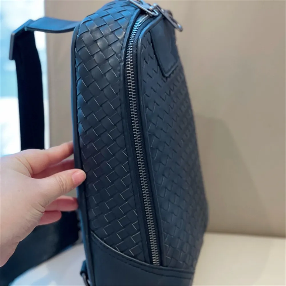 Leather large-capacity handbags fashion handbags ladies shopping bags
Leather large-capacity handbags fashion handbags ladies shopping bags