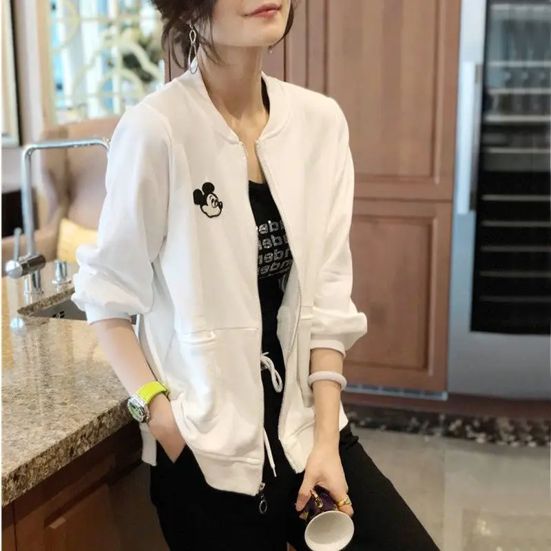 Short sweater cardigan thin small coat women's autumn long sleeve Korean loose baseball suit
Short sweater cardigan thin small coat women's autumn long sleeve Korean loose baseball suit