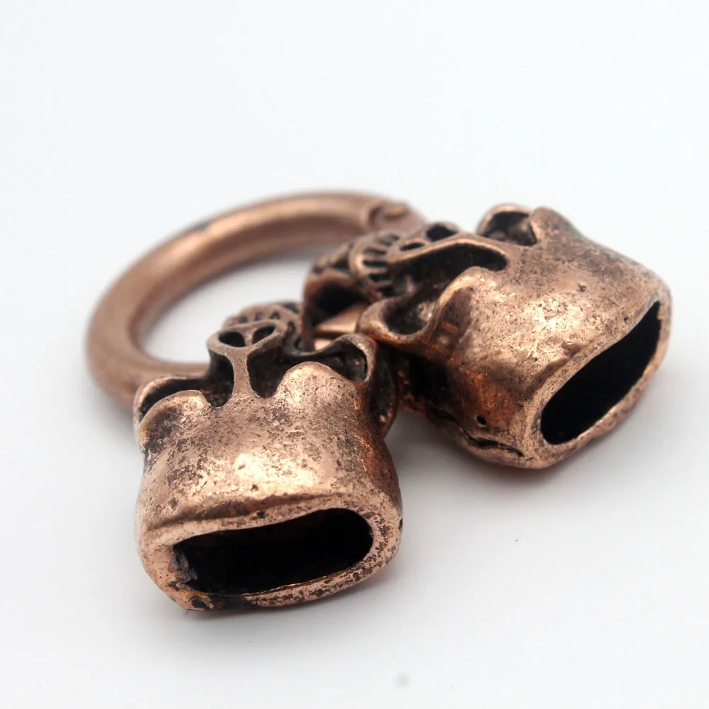 Aaazee 11mmx6mm Hole Skull Clasp Connetctor for DIY Art Two Skulls Biting Ring Antique Silver Metal For Licorice Leather Works
Aaazee 11mmx6mm Hole Skull Clasp Connetctor for DIY Art Two Skulls Biting Ring Antique Silver Metal For Licorice Leather Works