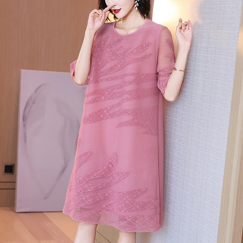 Plus Size Pink Dress For Women 45-75kg 2021 Spring New Fashion Beading Round Neck Half Sleeve Miyake Pleated Loose A Line Dress
Plus Size Pink Dress For Women 45-75kg 2021 Spring New Fashion Beading Round Neck Half Sleeve Miyake Pleated Loose A Line Dress