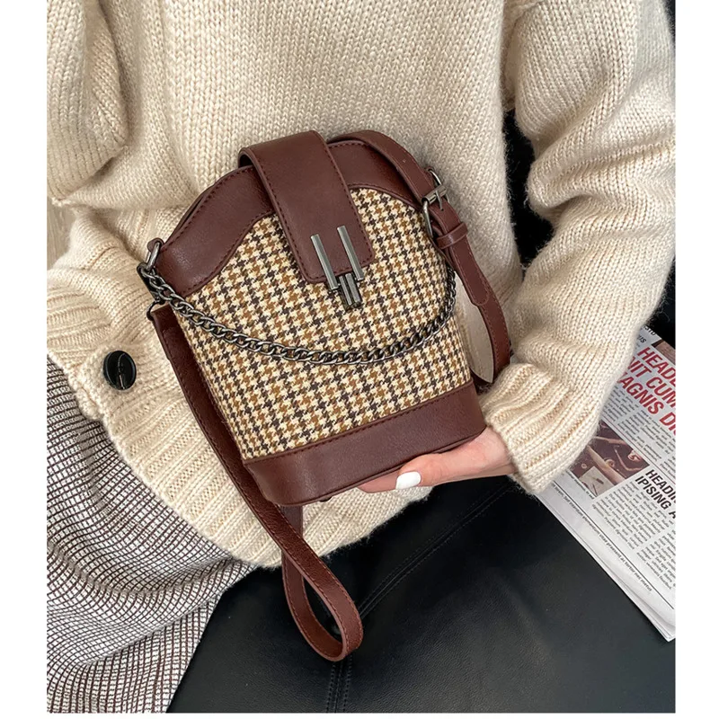 French Bag Women Chain Plaid Bucket Bag Autumn 2020 Fashion Shoulder Messenger Bag Vintage Brand Handbag Hot Crossbody Bags
French Bag Women Chain Plaid Bucket Bag Autumn 2020 Fashion Shoulder Messenger Bag Vintage Brand Handbag Hot Crossbody Bags