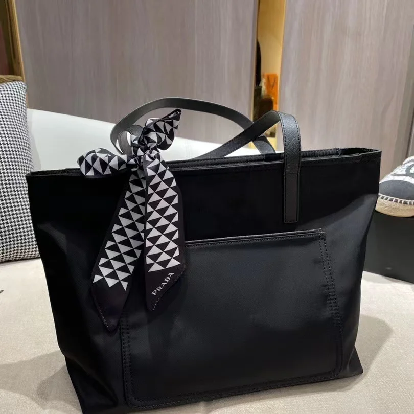 Shopping Bag Casual Fashion Versatile Another Popular Imported Waterproof Fabric Weight Is Very Light Appearance Level And High
Shopping Bag Casual Fashion Versatile Another Popular Imported Waterproof Fabric Weight Is Very Light Appearance Level And High