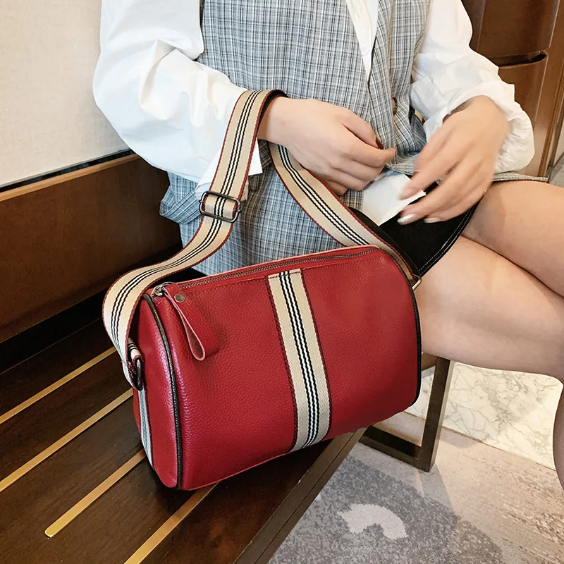 Luxury High Quality Genuine Leather Shoulder Bags Women's Bags Fashion First layer cowhide Women Messenger Bag Female Tote Purse
Luxury High Quality Genuine Leather Shoulder Bags Women's Bags Fashion First layer cowhide Women Messenger Bag Female Tote Purse