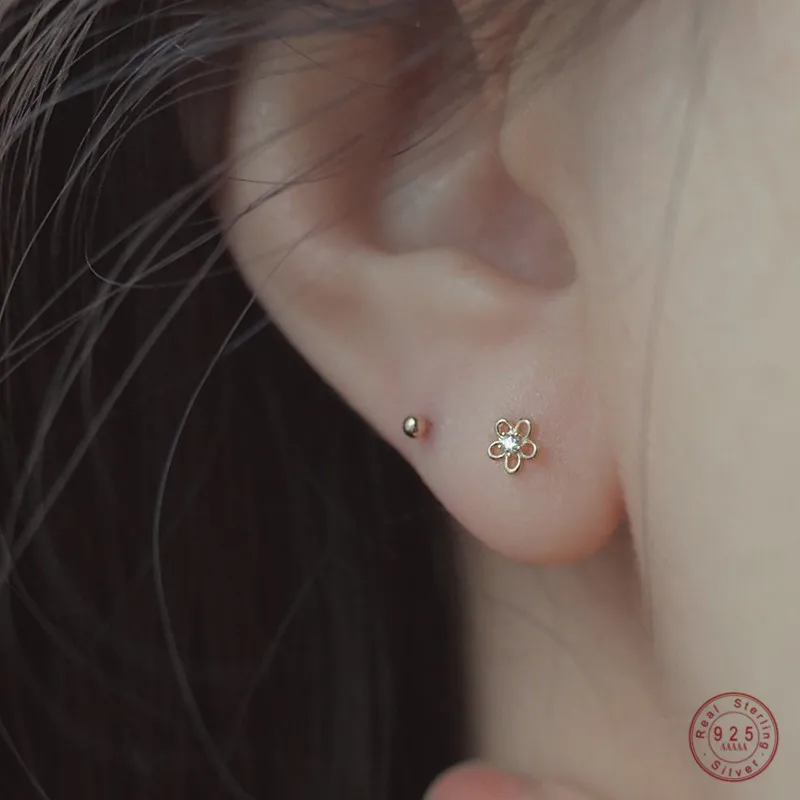 925 Sterling Silver Korean Version Simple Hollow Flower Stud Earrings Women Romantic Sweet 14k Gold Plating Jewelry Gift
925 Sterling Silver Korean Version Simple Hollow Flower Stud Earrings Women Romantic Sweet 14k Gold Plating Jewelry Gift