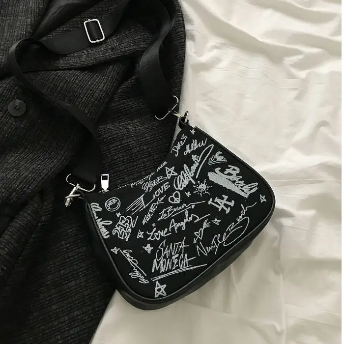 Small bag 2021 new oblique bag girl hundred ins graffiti student Korean version of the foreign gas one-shoulder canvas bag girl
Small bag 2021 new oblique bag girl hundred ins graffiti student Korean version of the foreign gas one-shoulder canvas bag girl