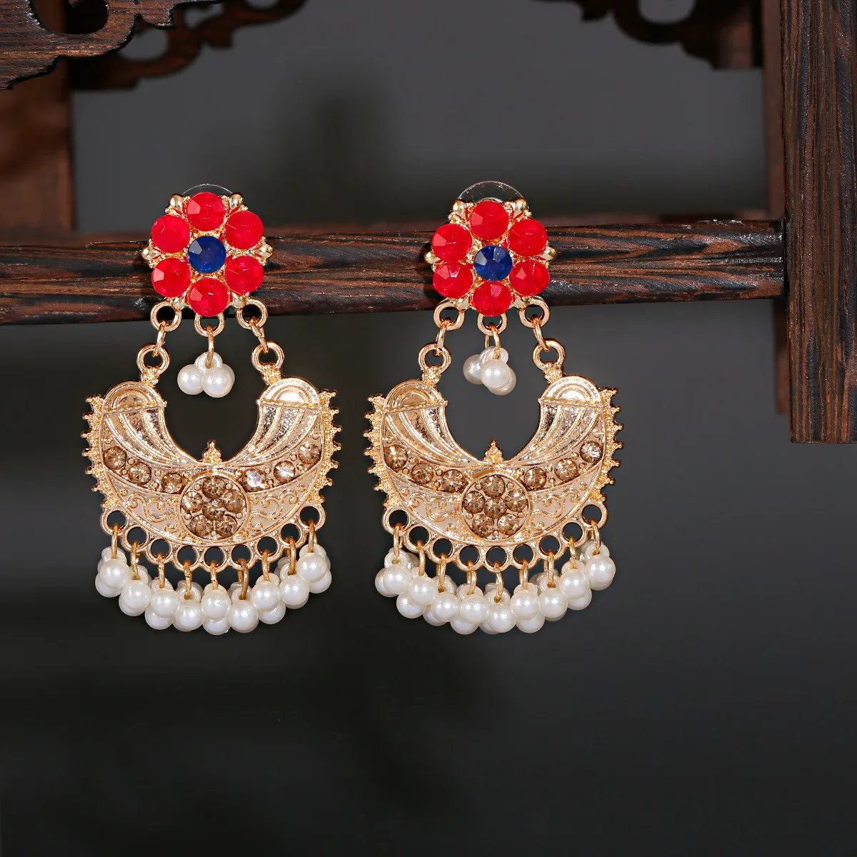 Boho Gypsy Red Carved Indian Earrings 2021 Womens Jewelry Retro Pearl Tassel Ladies Jhumka Earrings Orecchini Bollywood Pearl
Boho Gypsy Red Carved Indian Earrings 2021 Womens Jewelry Retro Pearl Tassel Ladies Jhumka Earrings Orecchini Bollywood Pearl