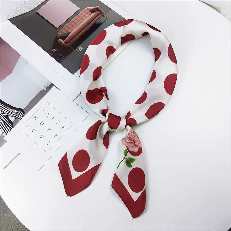 2021 New Desiger Polka Dot Printed Small Square Neck Collar Scarf Bandana Women Hair Head Wrap Scarfs for Ladies Echarpe 70x70cm
2021 New Desiger Polka Dot Printed Small Square Neck Collar Scarf Bandana Women Hair Head Wrap Scarfs for Ladies Echarpe 70x70cm