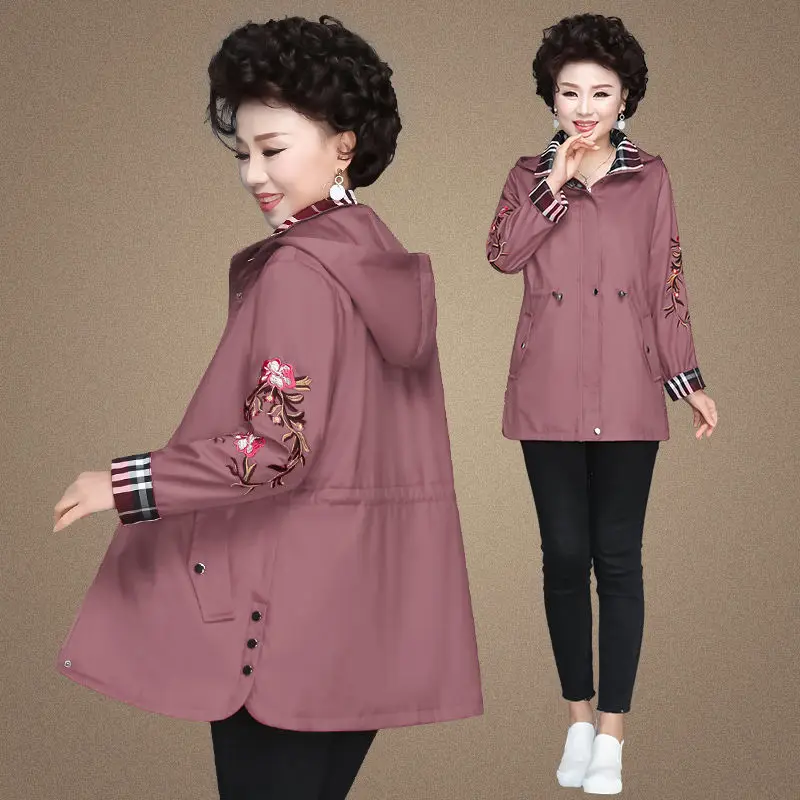 Spring Autumn Coat Middle-aged Mothers Loose Stitching Embroidery Women Hooded Trench Outwear Plus size 5XL Casual Female Coats
Spring Autumn Coat Middle-aged Mothers Loose Stitching Embroidery Women Hooded Trench Outwear Plus size 5XL Casual Female Coats