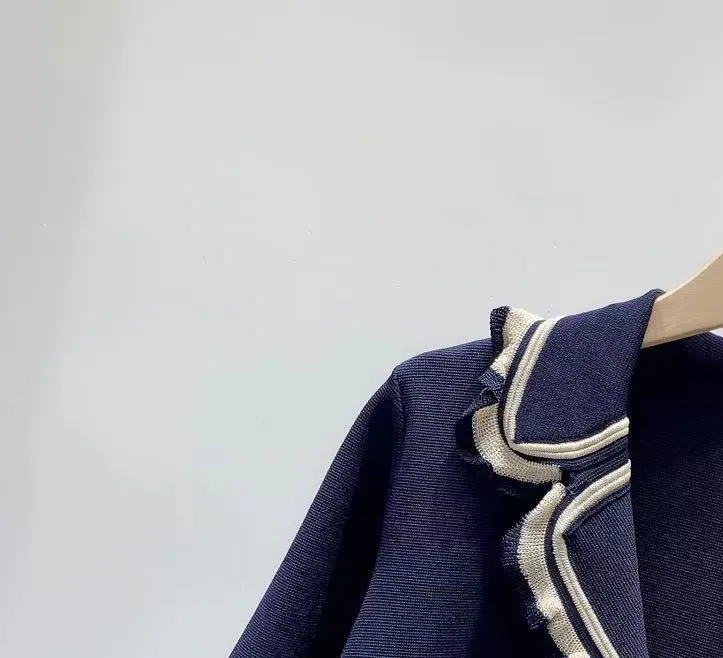 Women Short Sleeve Knit Sweater Or Skirt 2021 New Early Autumn Turn-down Collar Single Breasted Letter Preppy Style Cardigan
Women Short Sleeve Knit Sweater Or Skirt 2021 New Early Autumn Turn-down Collar Single Breasted Letter Preppy Style Cardigan