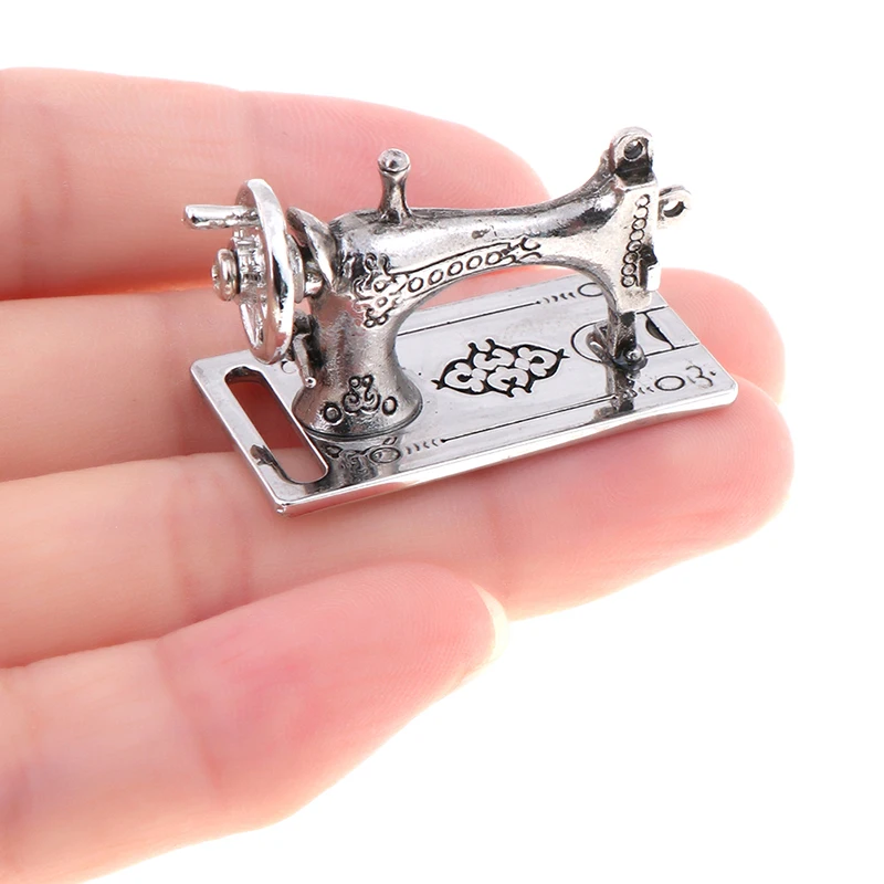 Dollhouse Mini Sewing Machine Simulation Home Furniture For Girl Doll House Decoration Dollhouse Miniature Accessories
Dollhouse Mini Sewing Machine Simulation Home Furniture For Girl Doll House Decoration Dollhouse Miniature Accessories