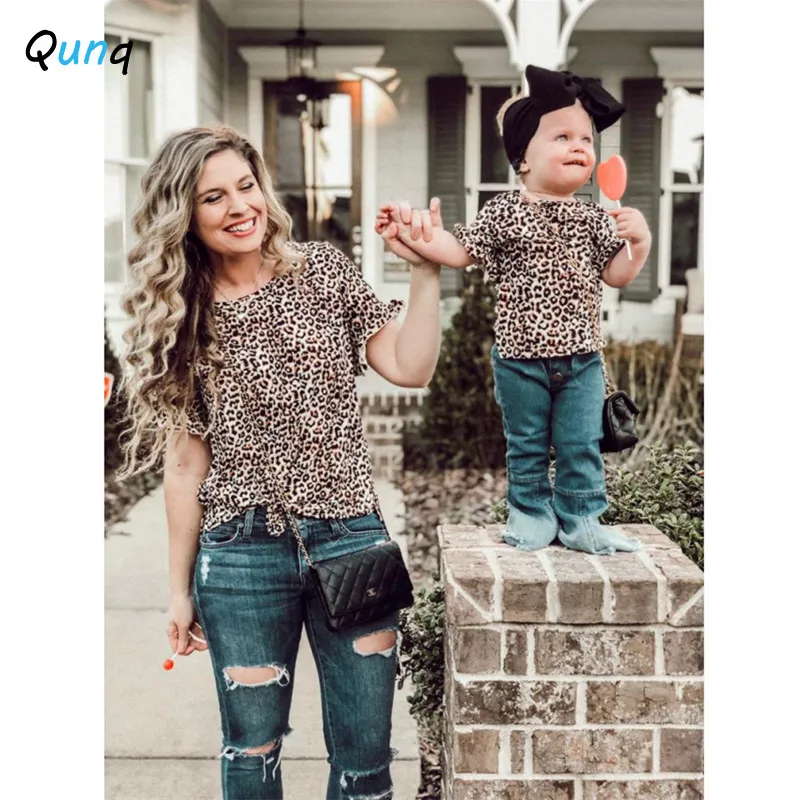 Qunq Mother Daughter T-shirt Fashion Leopard Print Chiffon Tops Clothes for Mommy and Me Summer Women Kids Children Tees Shirts
Qunq Mother Daughter T-shirt Fashion Leopard Print Chiffon Tops Clothes for Mommy and Me Summer Women Kids Children Tees Shirts