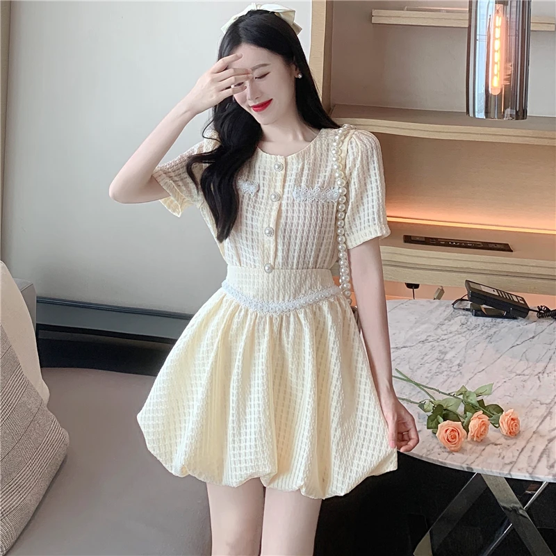 Korean Two-Piece Set 2021 Summer Sweet Pearl Single-Breasted Short Sleeve Top + High Waist A-Line Mini Skirts Suit
Korean Two-Piece Set 2021 Summer Sweet Pearl Single-Breasted Short Sleeve Top + High Waist A-Line Mini Skirts Suit