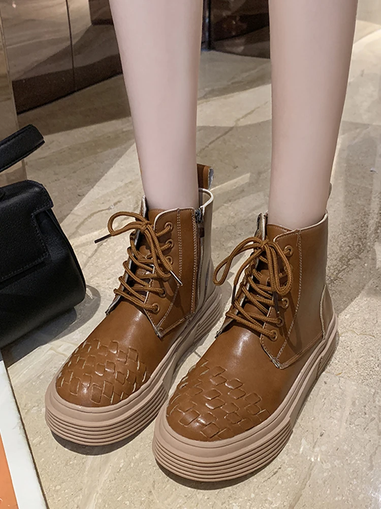 Martin boots women's British style 2020 new wild autumn net red women's shoes ins short boots are cool and slim
Martin boots women's British style 2020 new wild autumn net red women's shoes ins short boots are cool and slim
