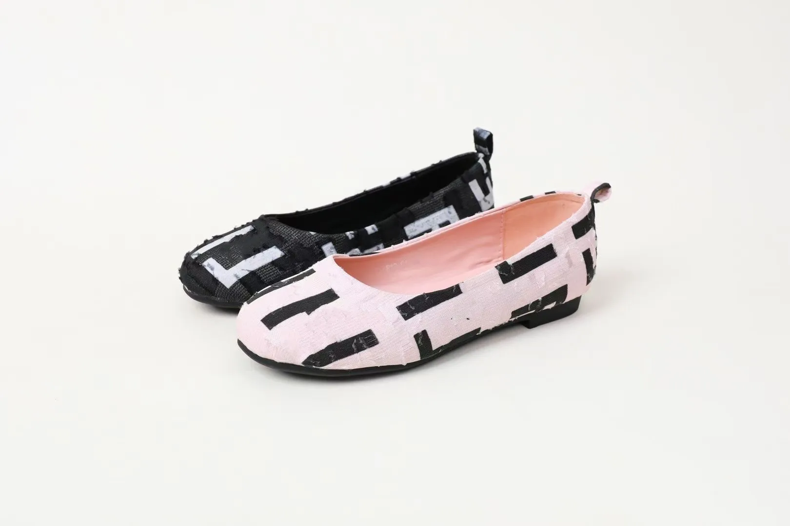 2021 new autumn black and white girl Lace Princess shoes fashion casual shoes 26-35
2021 new autumn black and white girl Lace Princess shoes fashion casual shoes 26-35