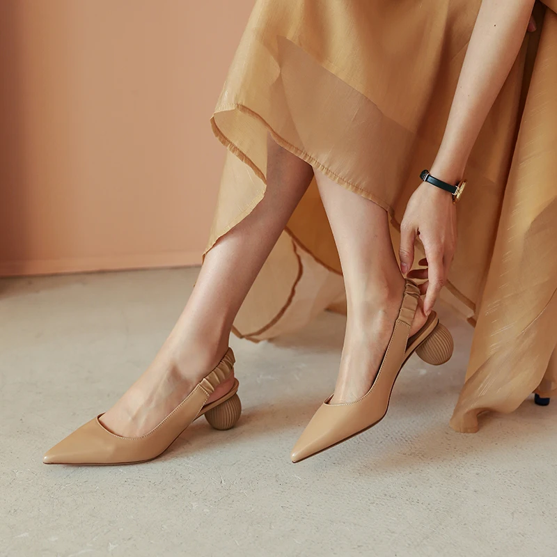 MORAZORA 2020 Summer women pumps genuine leather shallow ladies shoes thick heels pointed toe office shoes apricot beige
MORAZORA 2020 Summer women pumps genuine leather shallow ladies shoes thick heels pointed toe office shoes apricot beige